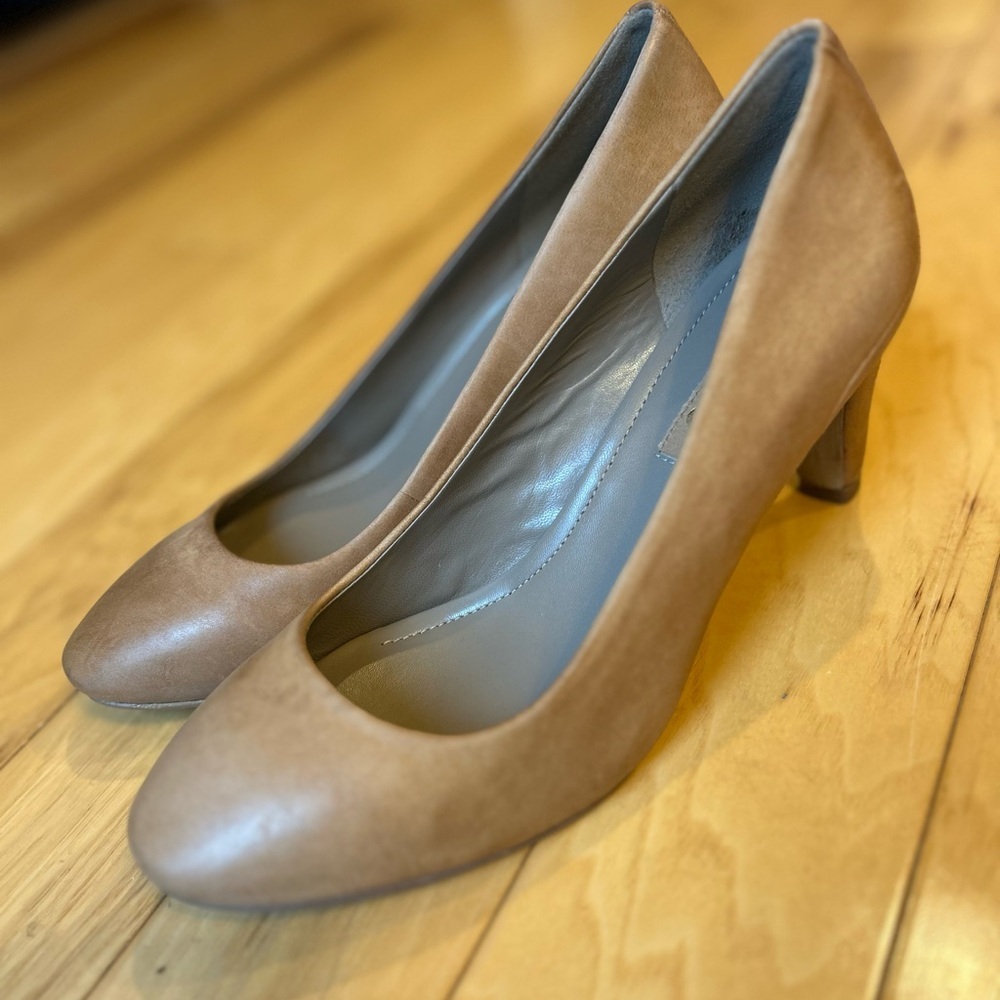 NWOT Ecco Women’s Tan Heels Shoes - Picture 9 of 14